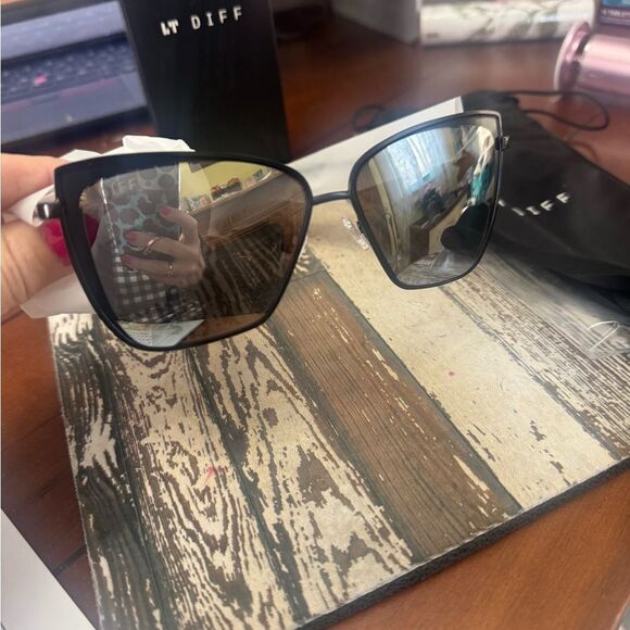 NWT Diff Eyewear - Grace Sunglasses - Matte Black Grey Mirror
